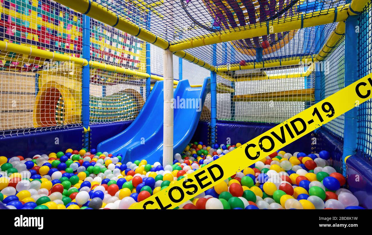 Der Spielplatz ist wegen der Coronavirus-Krankheit COVID-19 geschlossen. SARS-COV-2 Corona-Virus-Ausbruch, Länder legen Quarantäne und Einschränkungen für die Bewegung fest Stockfoto