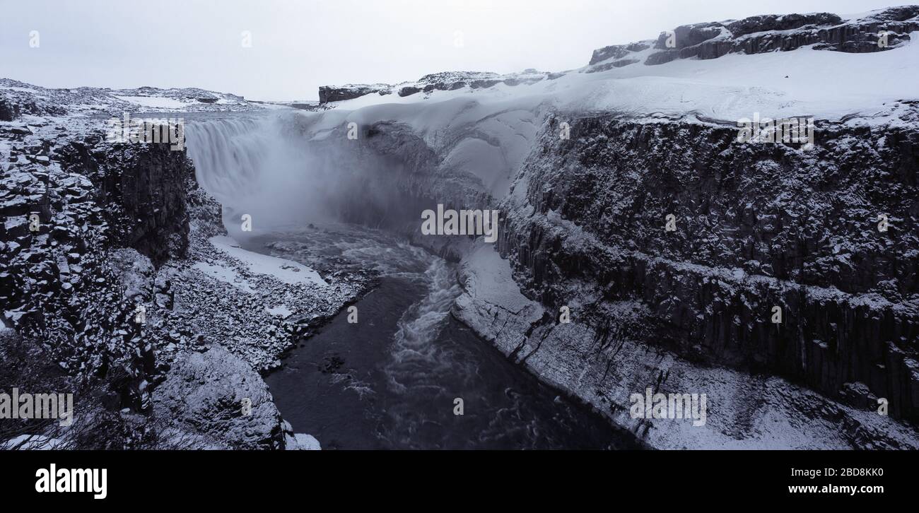 Der majestätische Wasserfall Dettifoss an der JÃ¶kulsÃ¡rgljÃºfur-Schlucht Stockfoto