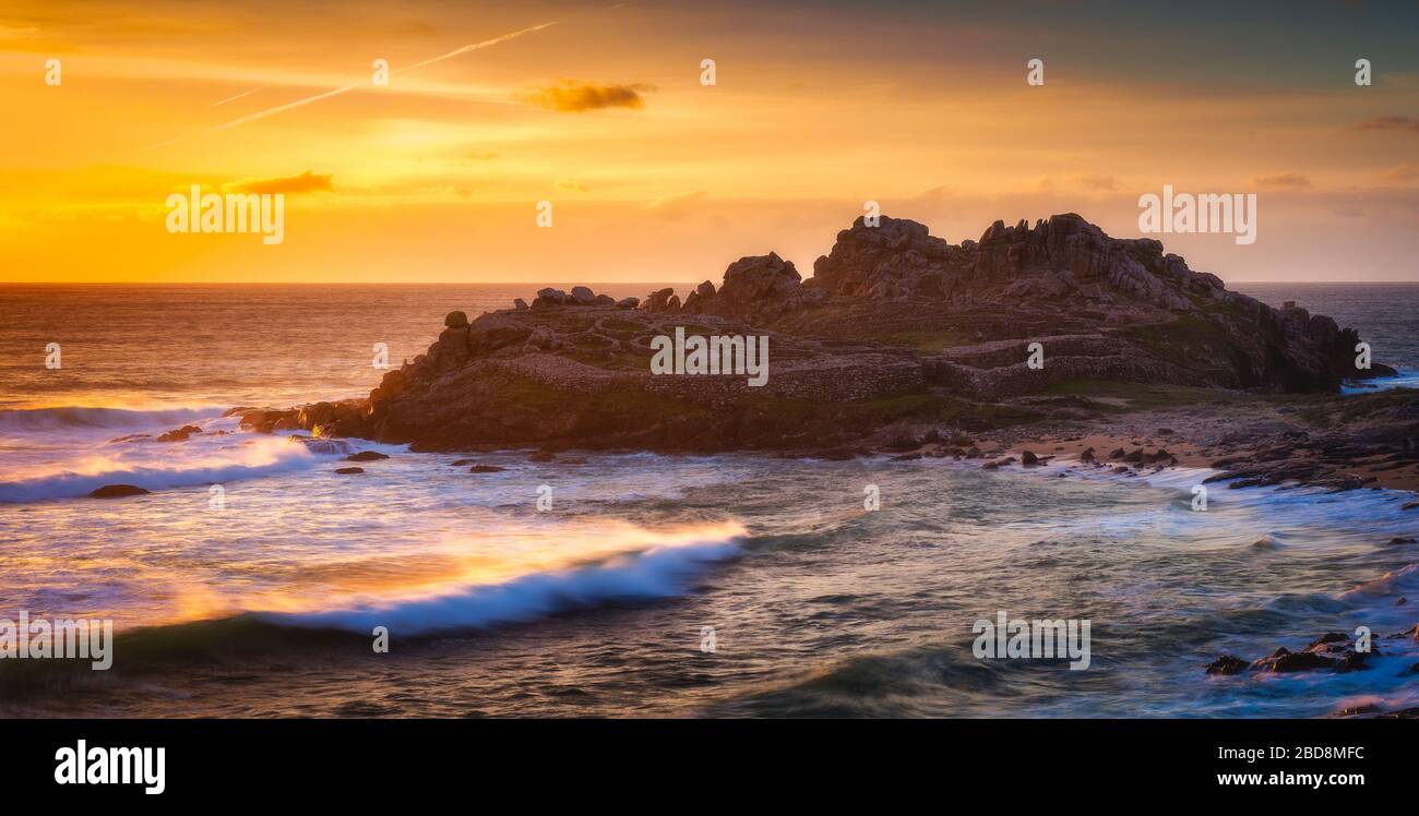 Castro de BaroÃ±eine Ruine bei Sonnenuntergang. Galicien, Spanien. Stockfoto