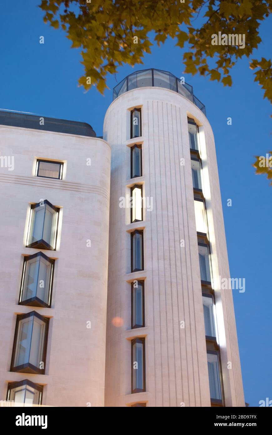 Portland Stone Modern Architecture Detail ME London Hotel, Strand, London WC2R 1HA by Foster + Partners Buro Happold Melia Hotels Stockfoto