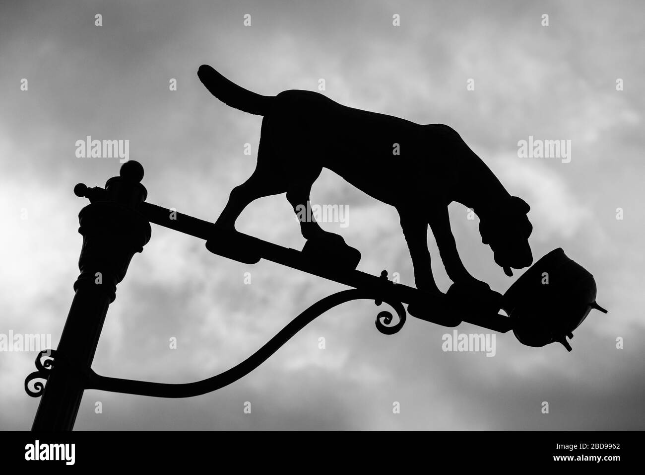 Charles Dickens Hund und Topf Skulptur an Blackfriars Road in der Nähe Palestra Gebäude Stockfoto