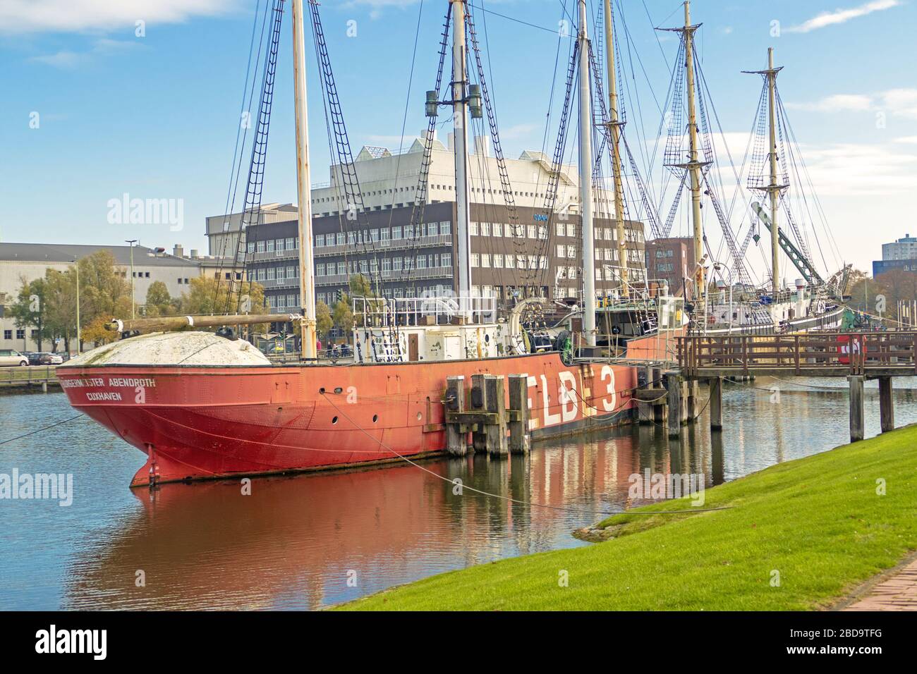 BREMERHAVENS - 10. November 2019: Historisches Feuerschiff namens "Elbe 3" im Hafen von Bremen Stockfoto