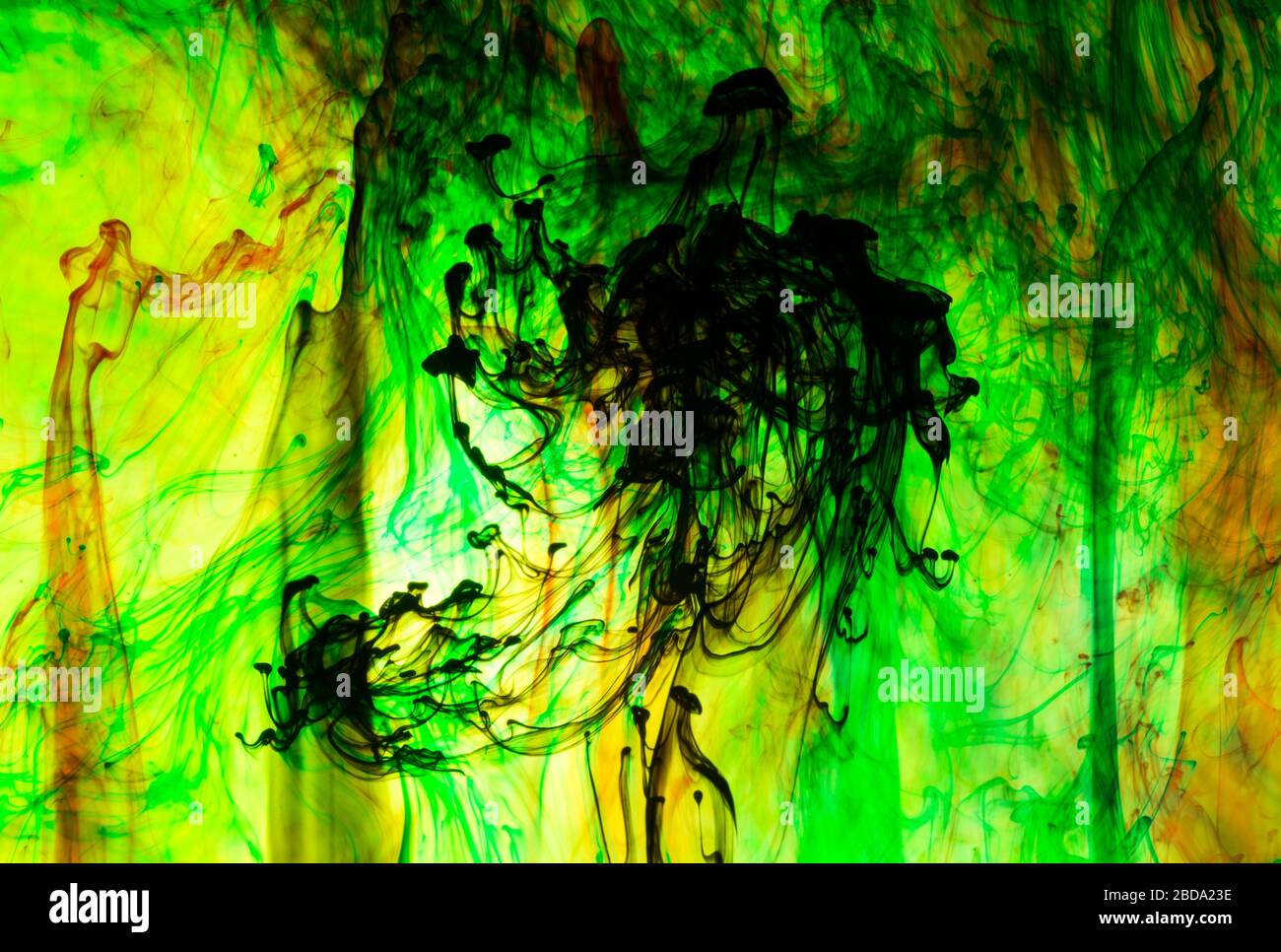 Acryl Farben und Tinte in Wasser. Zusammenfassung Hintergrund. Stockfoto