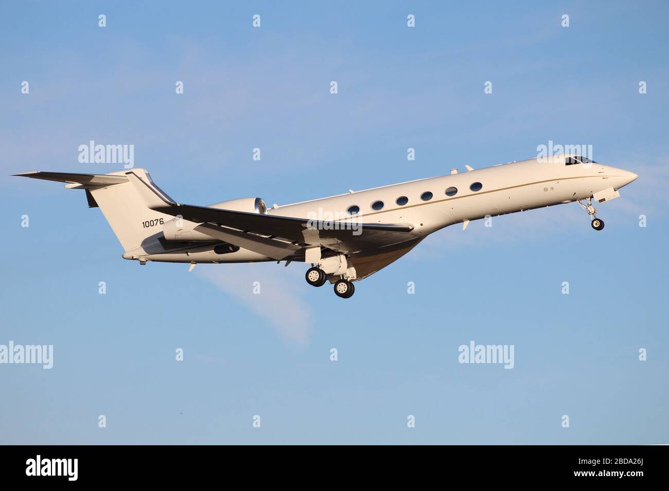 01-0076, ein Gulfstream Aerospace C-37A, betrieben von der US Air Force (309th Airlift Squadron), am Prestwick Airport in Ayrshire. Stockfoto