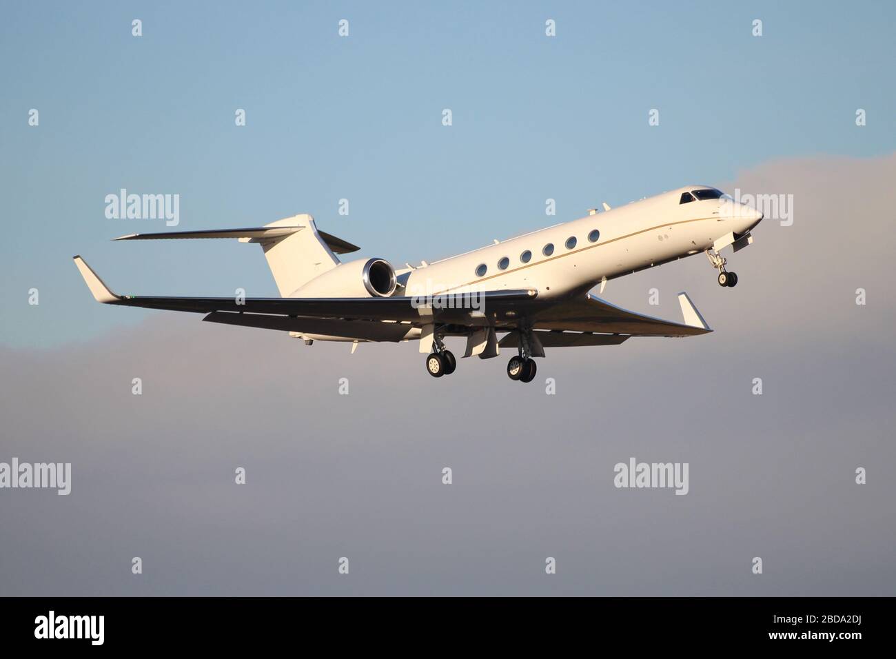 01-0076, ein Gulfstream Aerospace C-37A, betrieben von der US Air Force (309th Airlift Squadron), am Prestwick Airport in Ayrshire. Stockfoto