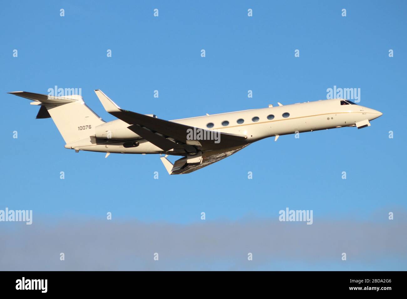 01-0076, ein Gulfstream Aerospace C-37A, betrieben von der US Air Force (309th Airlift Squadron), am Prestwick Airport in Ayrshire. Stockfoto