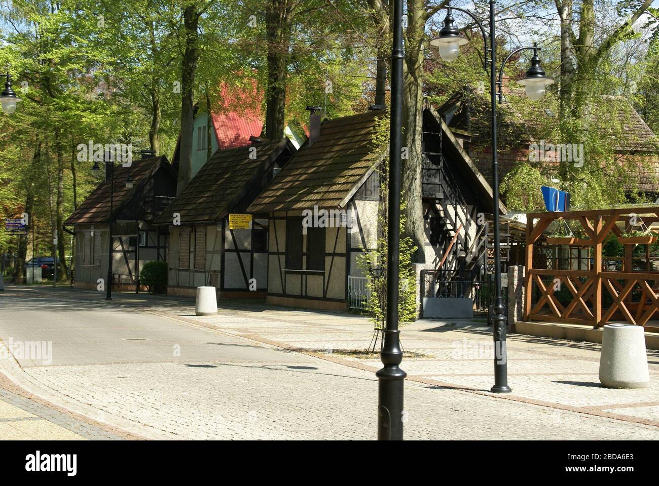 Gebäude in Ustka, der polnischen Wojewodschaft Pomery. Stockfoto