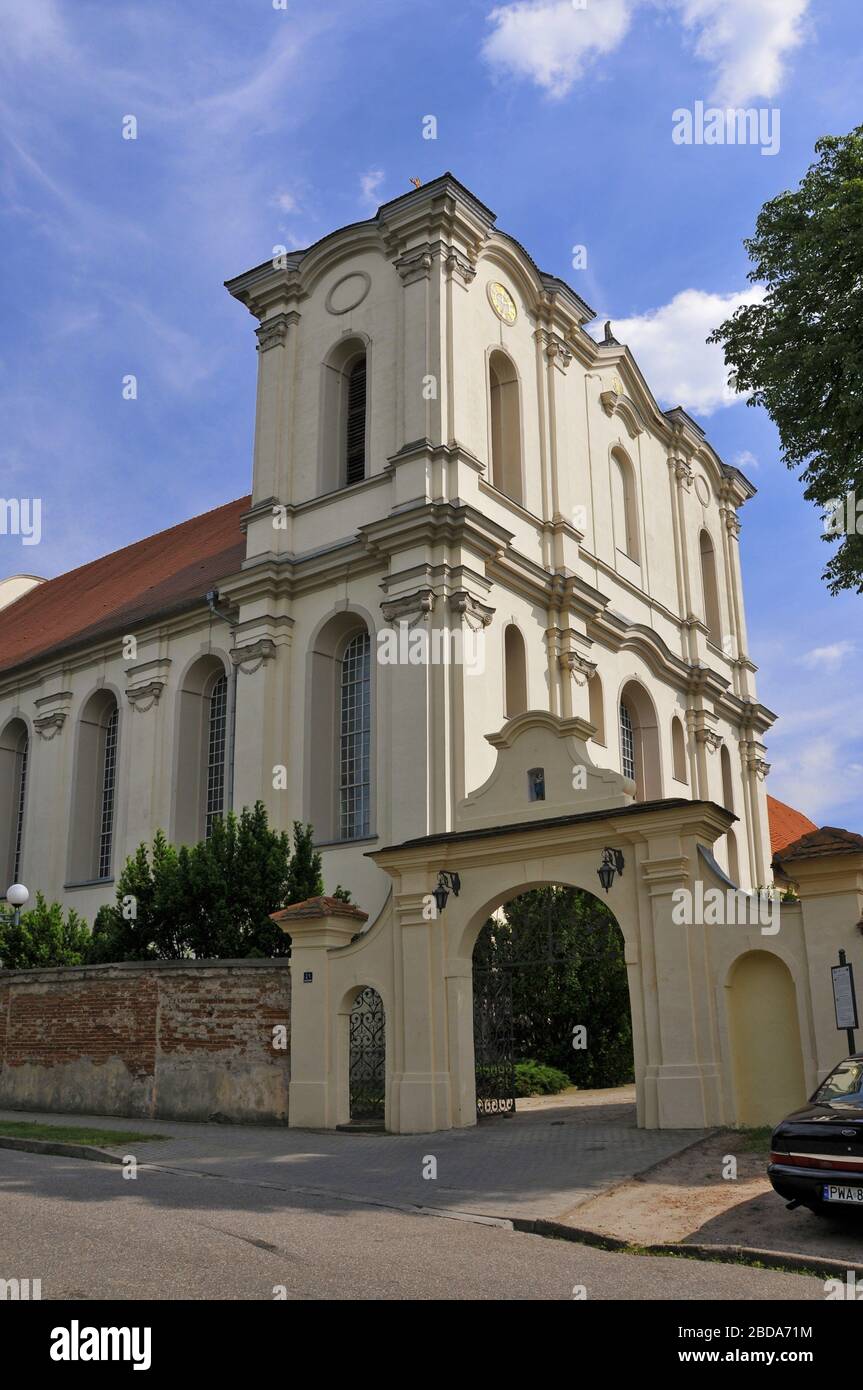 Kloster vom Ende des 18. Jahrhunderts und Mariä-Himmelfahrt-Kirche. Wagrowiec, Großpolen, Polen. Stockfoto