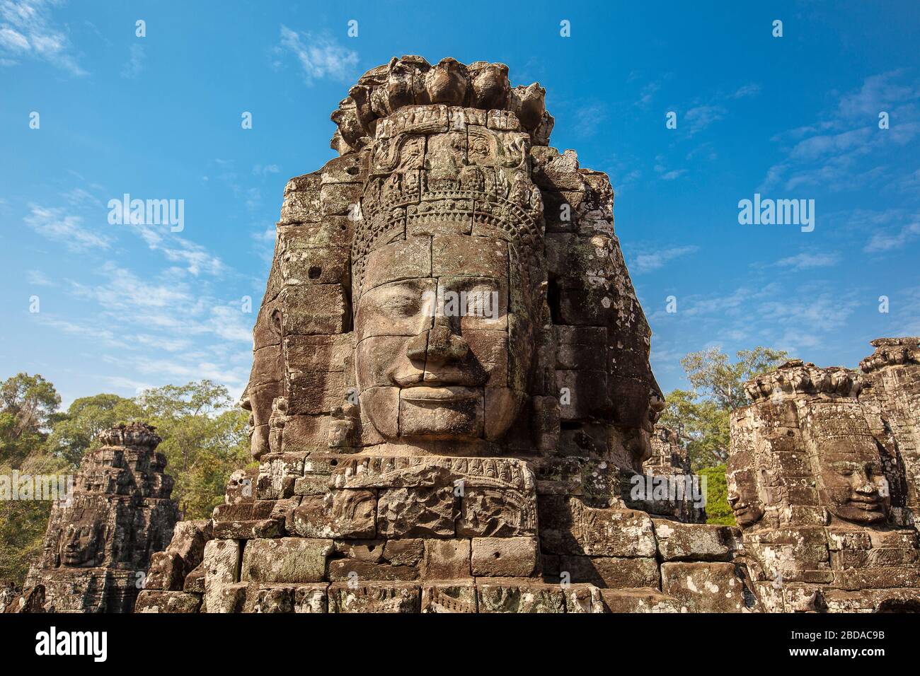 Buddha-Gesicht in Stein gehauen am Bayon-Tempel, Angkor Thom, Angkor, UNESCO, Kambodscha, Indochina, Südost-Asien, Asien. Stockfoto