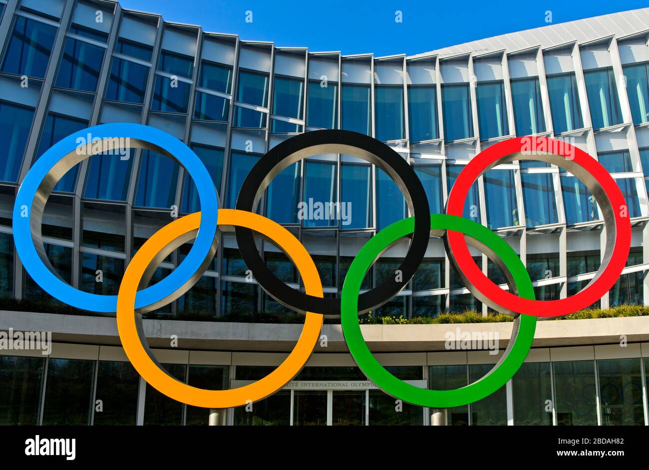 Die Olympischen Ringe in der Zentrale des Internationalen Olympischen Komitees, IOC, Lausanne, Schweiz Stockfoto