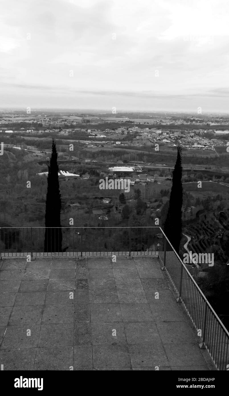 Panoramapunkt auf dem flachen Land an einem bewölkten Tag Stockfoto