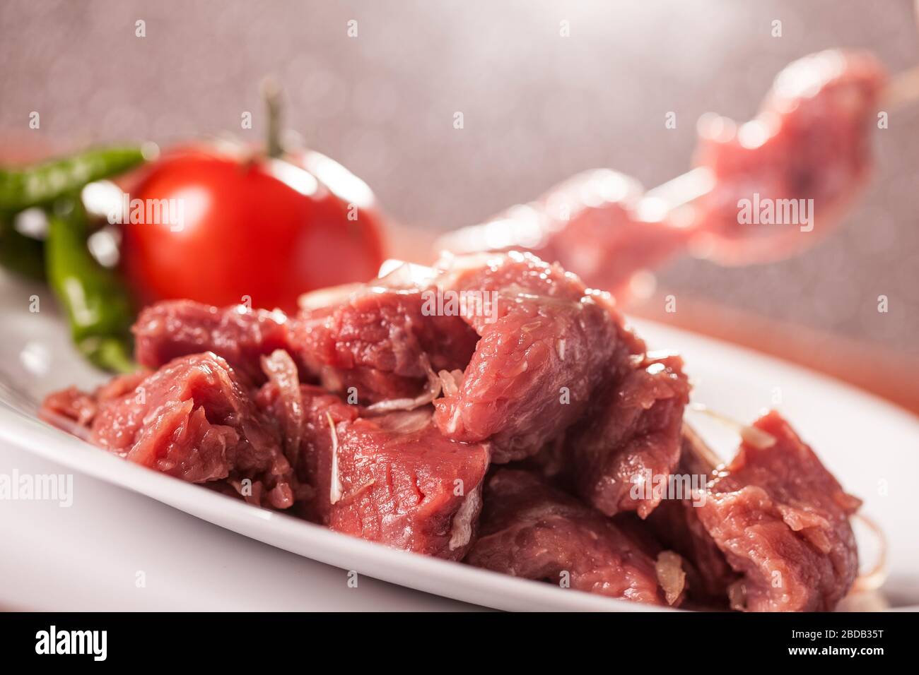 Ungekochte marinierte Fleisch und Huhn Stockfoto