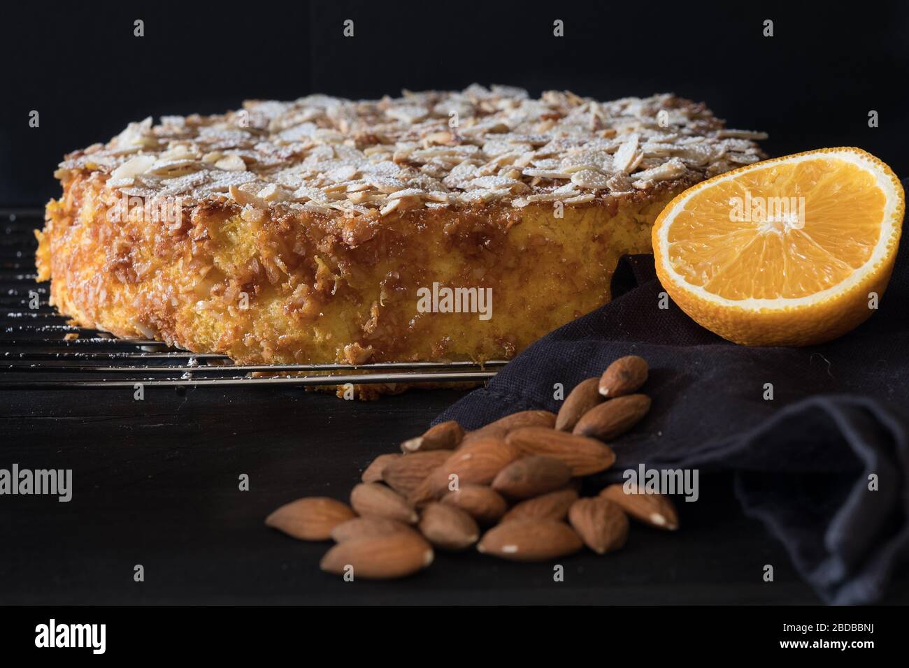 Spanischer Mandel- und Orangenkuchen ohne Blüte Stockfoto