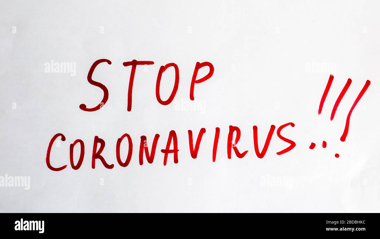 Neues Coronavirus - 2019-nKoV. Stoppen Sie Coronavirus Inschrift mit rotem Marker auf einem weißen Blatt. Das Konzept des Quarantänekoronavirus in der Welt Stockfoto