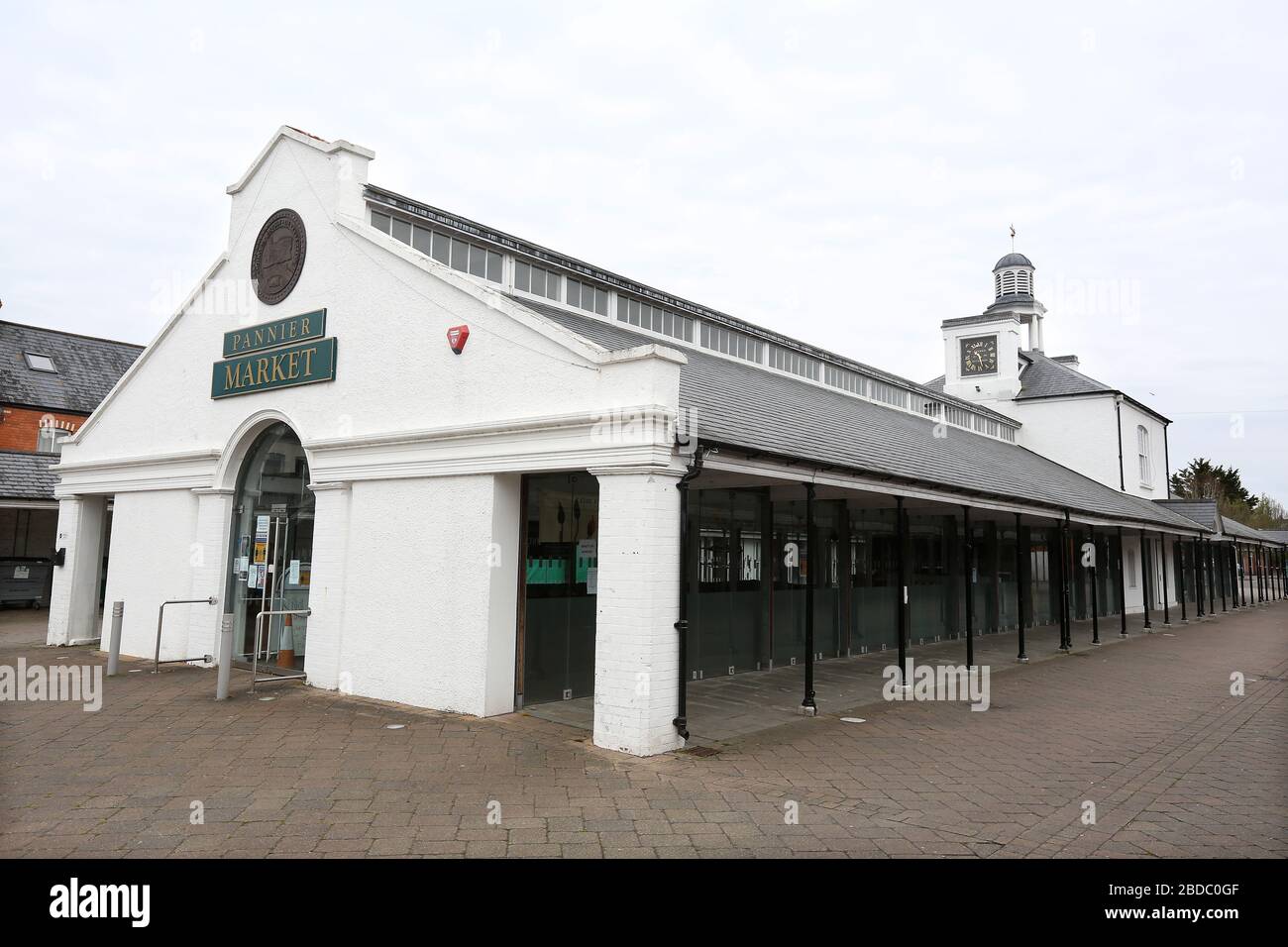 GV des Fahrradtaschen-Marktes in Tiverton, Devon, der ein sehr beliebter Markt für frisches Obst und Gemüse ist Stockfoto