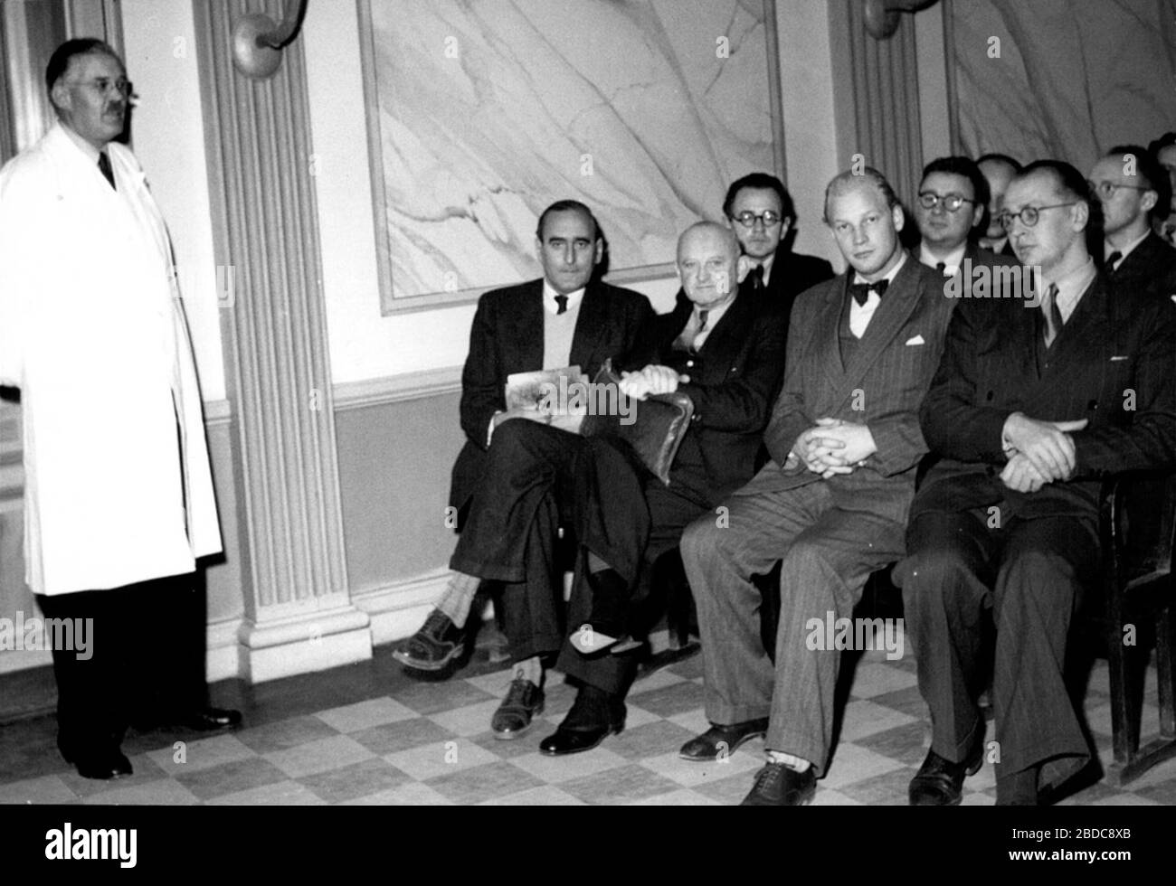 Svenska Docent Kling Forelaser Pa Karolinska Institutet 14 Oktober 1947 Svenska Dagbladet Uber Ims Vintage Photos Unbekannter Fotograf Stockfotografie Alamy