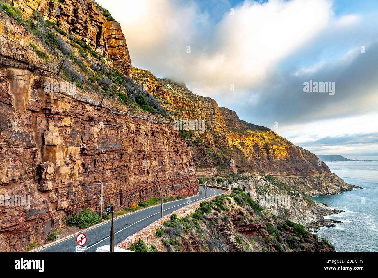 Chapman's Peak Drive in der Nähe von Kapstadt auf der Kap-Halbinsel - Westkappo, Südafrika. Stockfoto