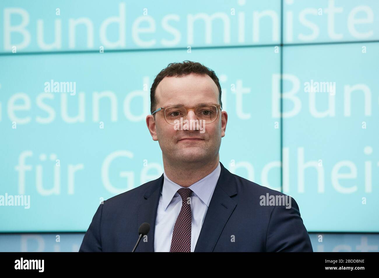 24.02.2020, Berlin, Berlin, Deutschland - Jens Spahn, Bundesgesundheitsminister auf der Pressekonferenz zum Corona-Virus im Ministerium. 00R200224D15 Stockfoto