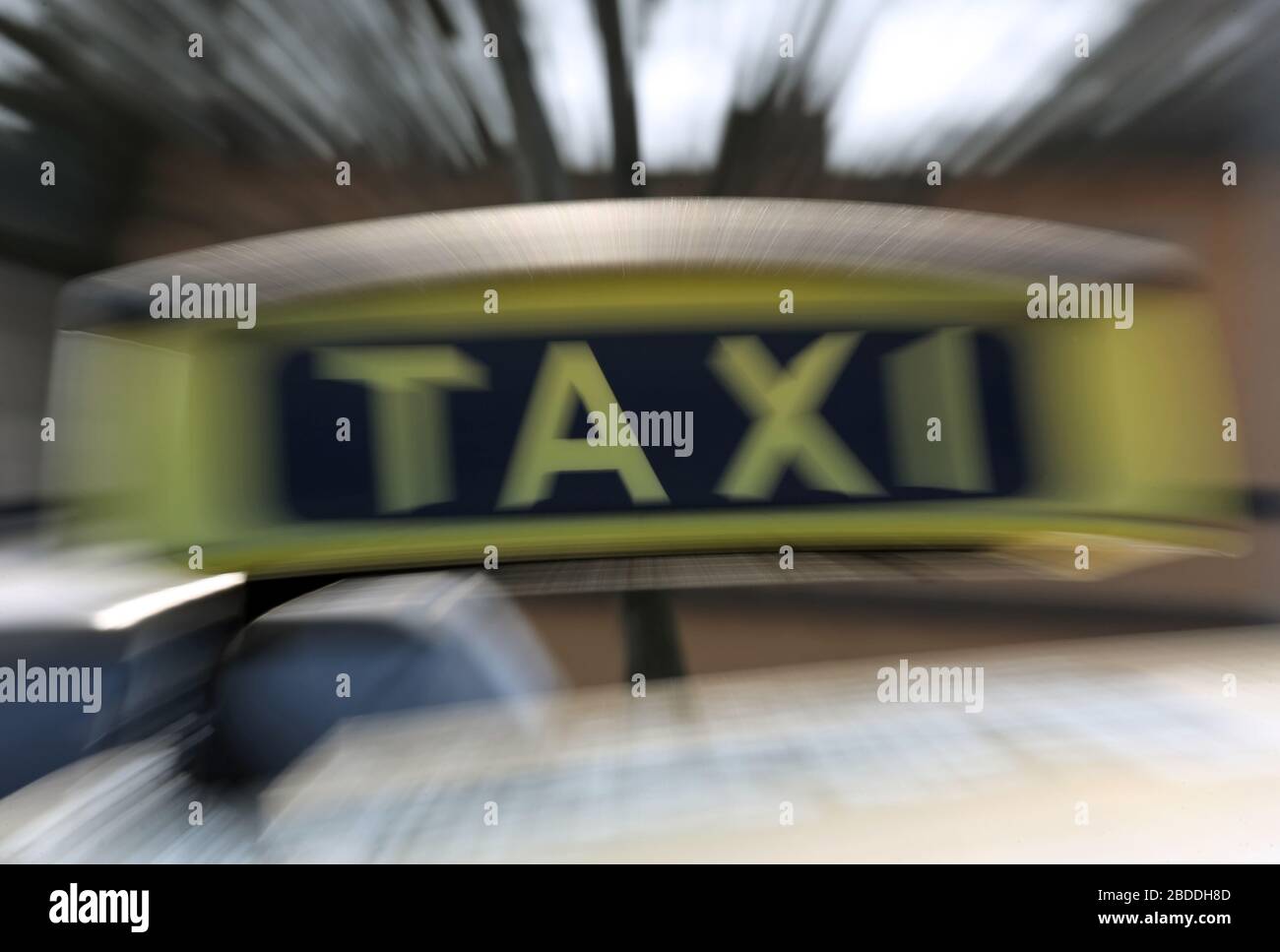 28.03.2020, Berlin, Berlin, Deutschland - Symbolfoto: Taxi. 00S200328D450CAROEX.JPG [MODEL RELEASE: NICHT ZUTREFFEND, PROPERTY RELEASE: NO (c) caro images Stockfoto