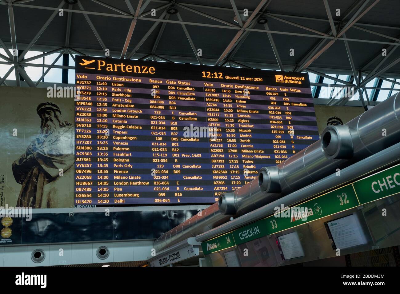 Donnerstag, 12. März, um 12:12 Uhr werden Flüge von Rom zu europäischen Zielen gestrichen. Stockfoto