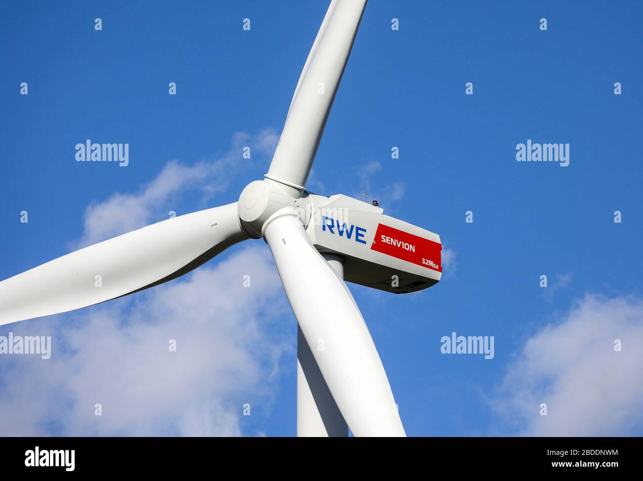 12.03.2020, Bedburg, Nordrhein-Westfalen, Deutschland - Windpark RWE, Windkraftanlage RWE im RWE-Tagebau Garzweiler, RWE Senvion. 00X20 Stockfoto