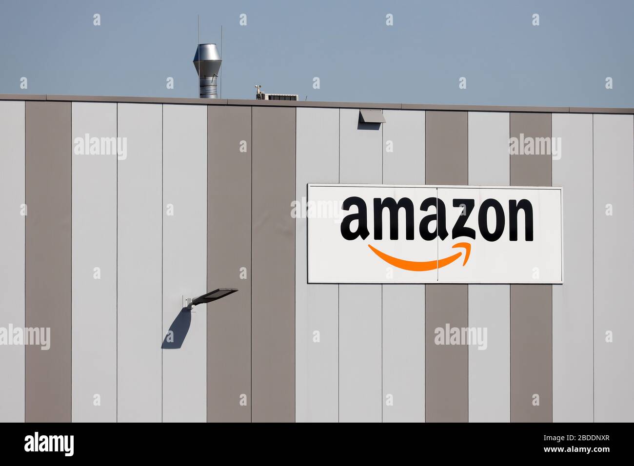 23.03.2020, Duisburg, Nordrhein-Westfalen, Deutschland - Amazon Vertriebszentrum, Amazon Duisburg DNW4. 00X200323D028CAROEX.JPG [MODELLVERSION: NEIN, Stockfoto