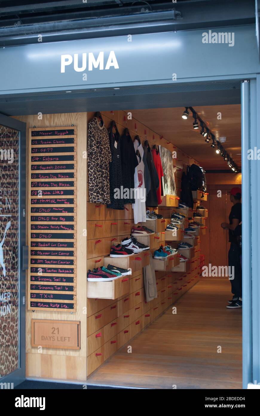 Shipping Containers Shopping Mall Glass Boxpark, 2-10 Bethnal Green Road, Shoreditch, London, E1 6GY von Waugh Thistleton Architects Stockfoto