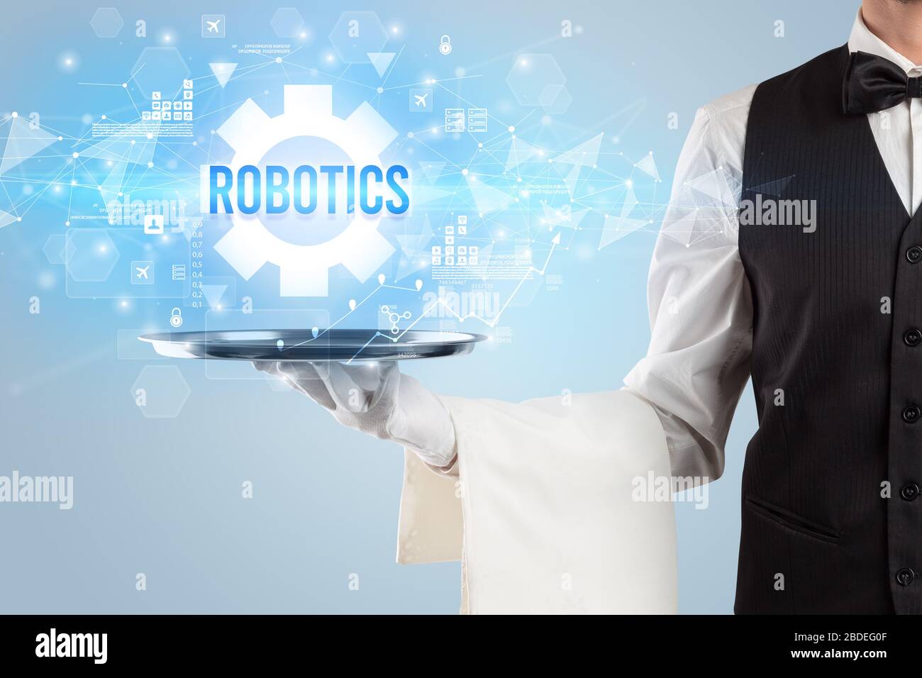 Kellner bedient neues Technologiekonzept mit ROBOTIKBESCHRIFTUNG Stockfoto