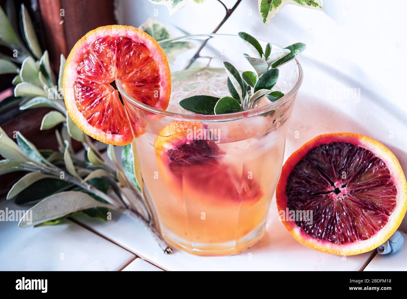 Orange Getränk aus Gin und Blood Stockfoto