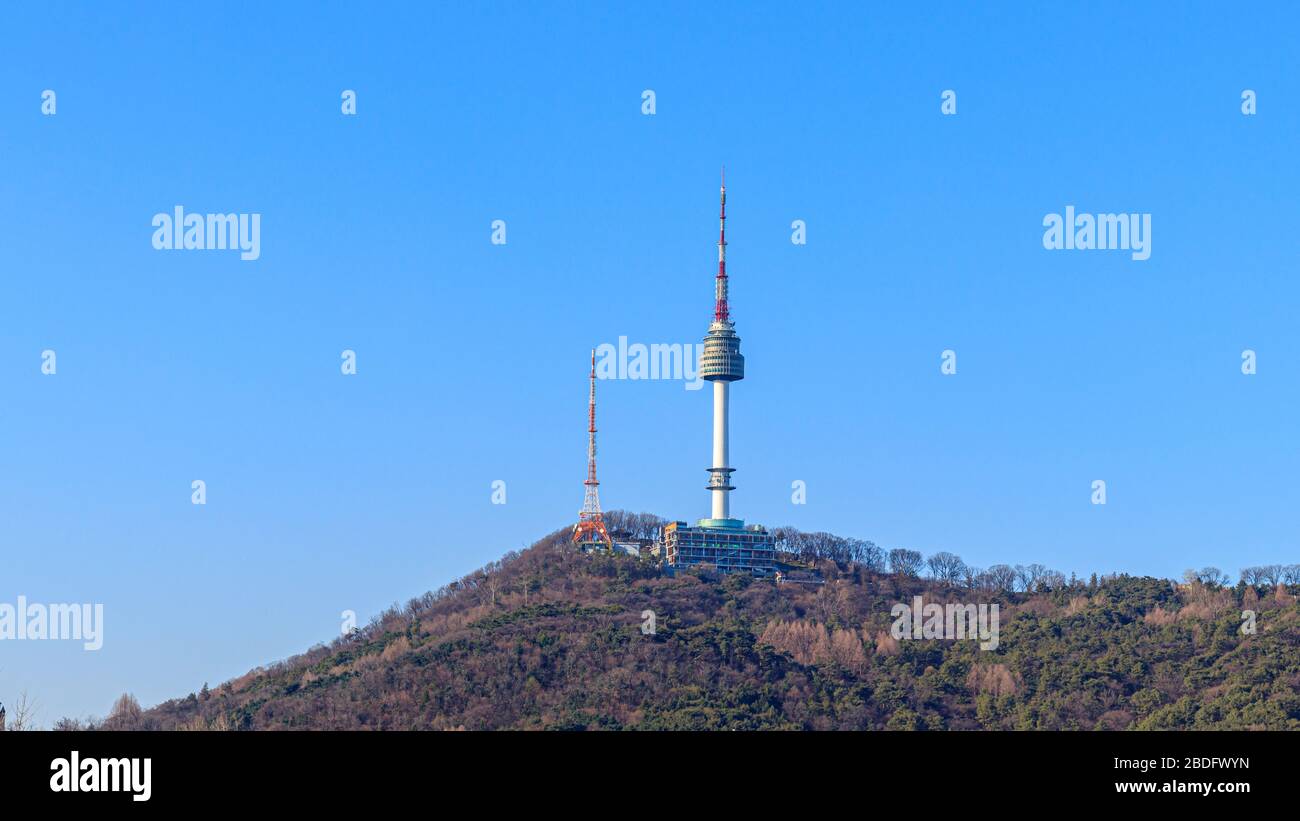 Seoul Namsan Tower. Korea Seoul Namsan Tower von Itaewon. Stockfoto