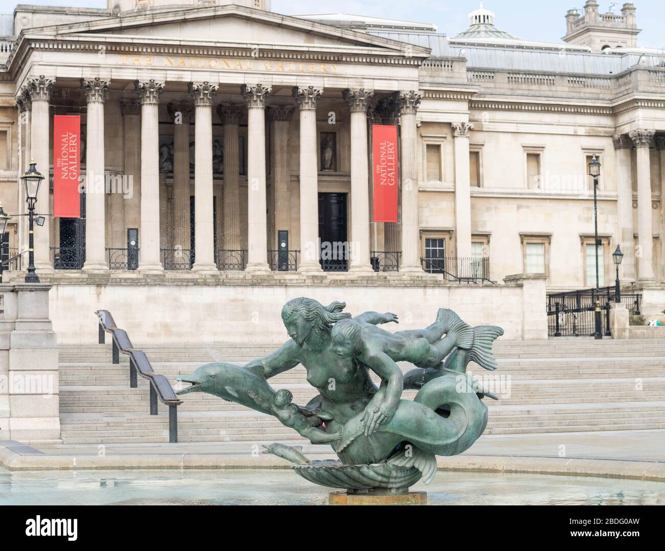 London, Großbritannien. April 2020. Covid Lockdown in Westminster London UK Eingang der National Portrait Gallery Traflagar Square Credit: Ian Davidson/Alamy Live News Stockfoto