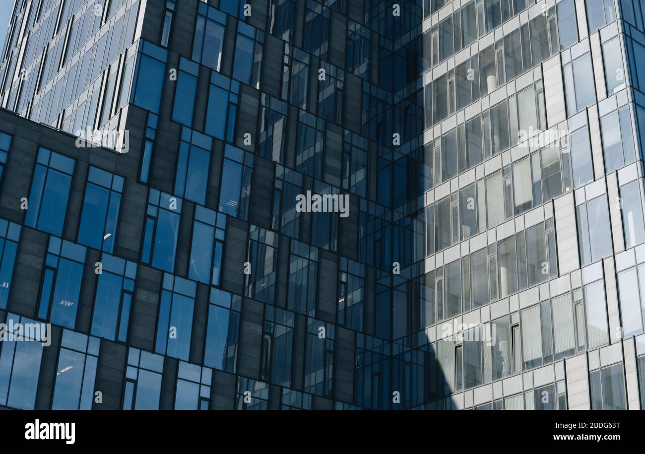 Detail eines Wolkenkratzer-Bürogebäudes Stockfoto