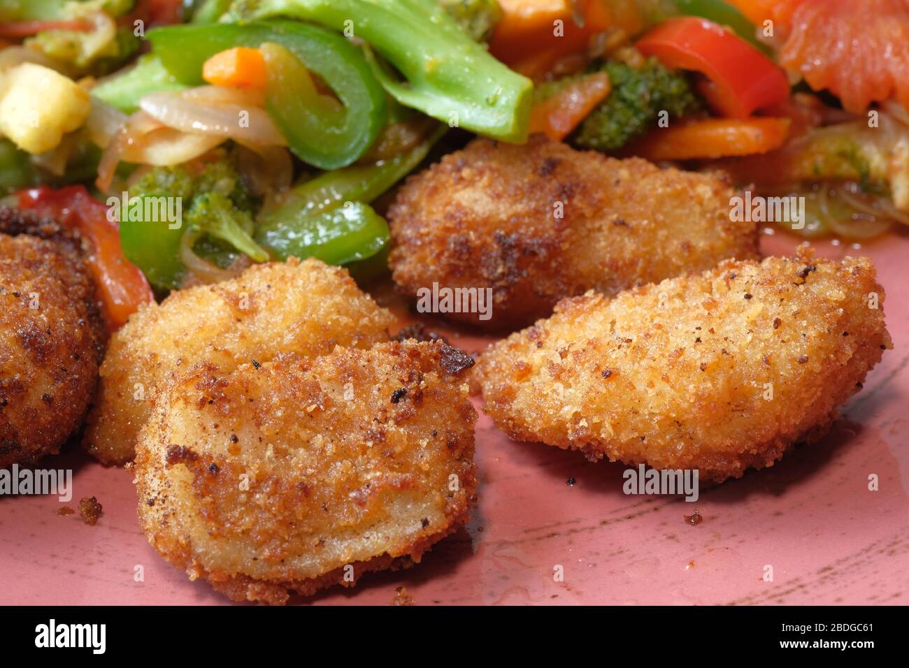 Gegrilltes Fischfilet mit Grillgemüse, Draufsicht Stockfoto