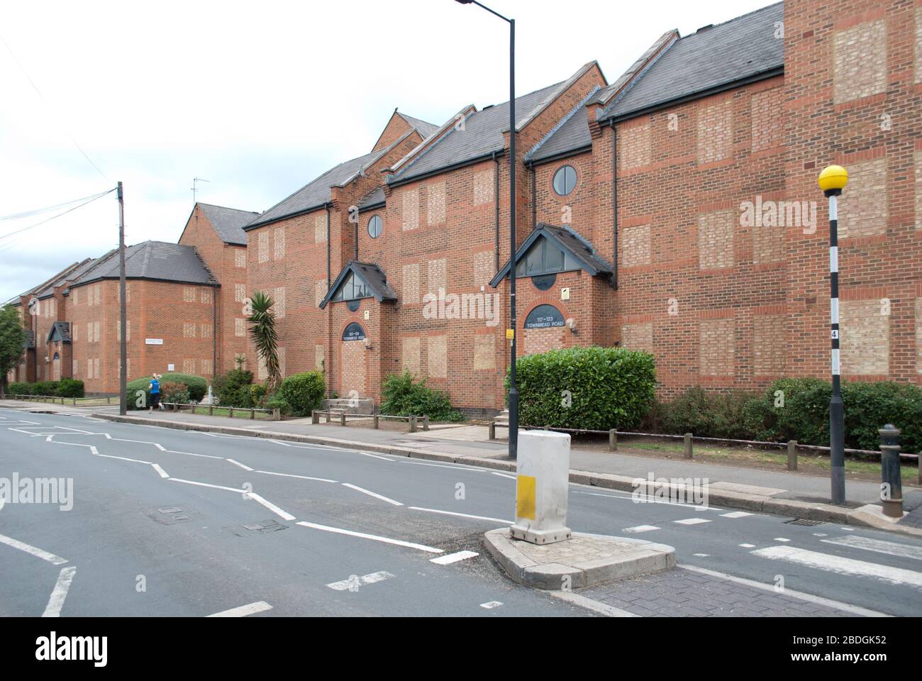 Verlassene verlassene 80er Jahre Architektur Häuser Watermeadow Court Potters Road Sands End Charlow in der Nähe von Townmead Road, Fulham, London, SW6 Stockfoto