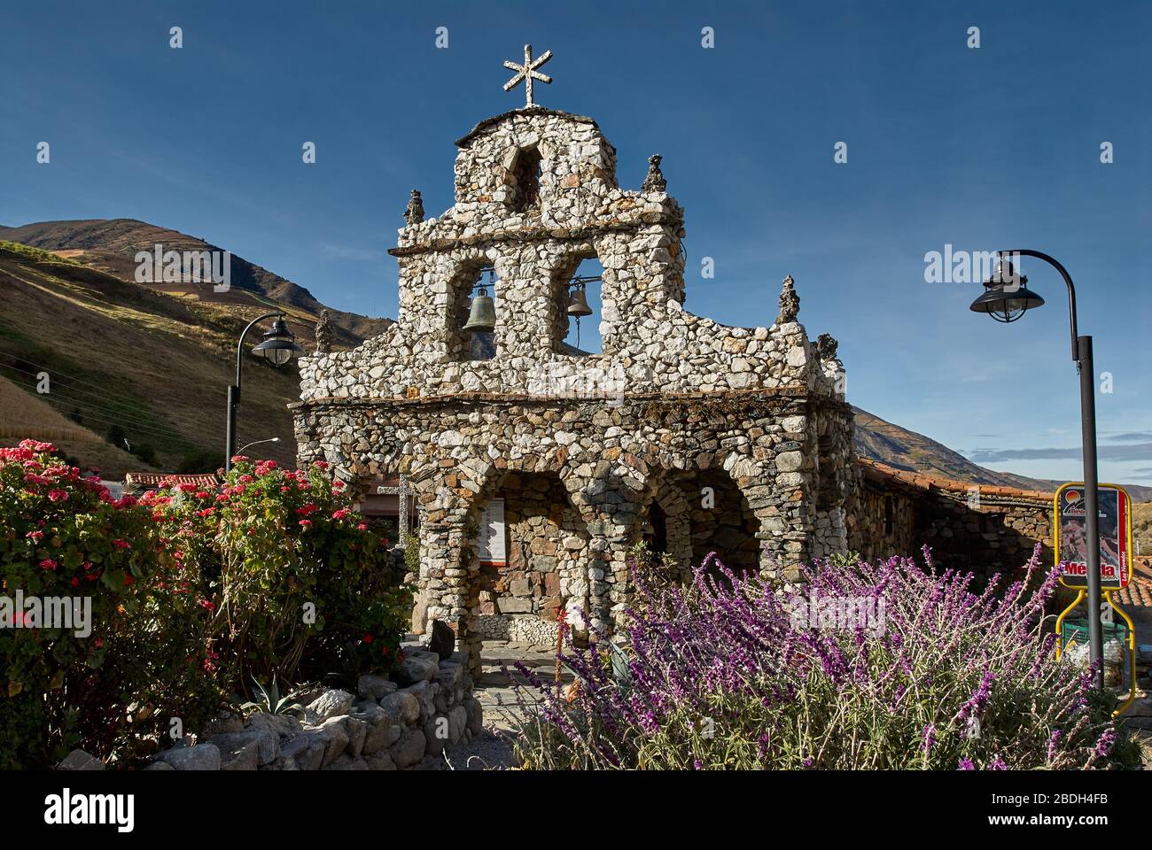 Steinkapelle, die unserer Lieben Frau von Coromoto vom Schöpfer Juan Felix Sanchez gewidmet ist, er und seine Frau Epifania sind hier begraben, San Rafael de Mucuchies Stockfoto