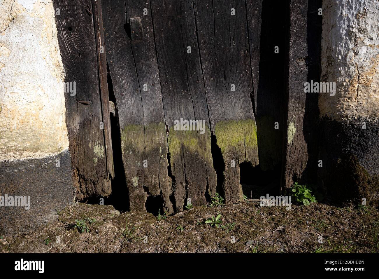 Projektion, Arbeit Helm, Dämmerung, Scheune, Building Conversion, UK, aufgegeben, Landwirtschaft, Architektur, Gebäude außerhalb, England, Europa, Bauernhaus, Hälfte Stockfoto