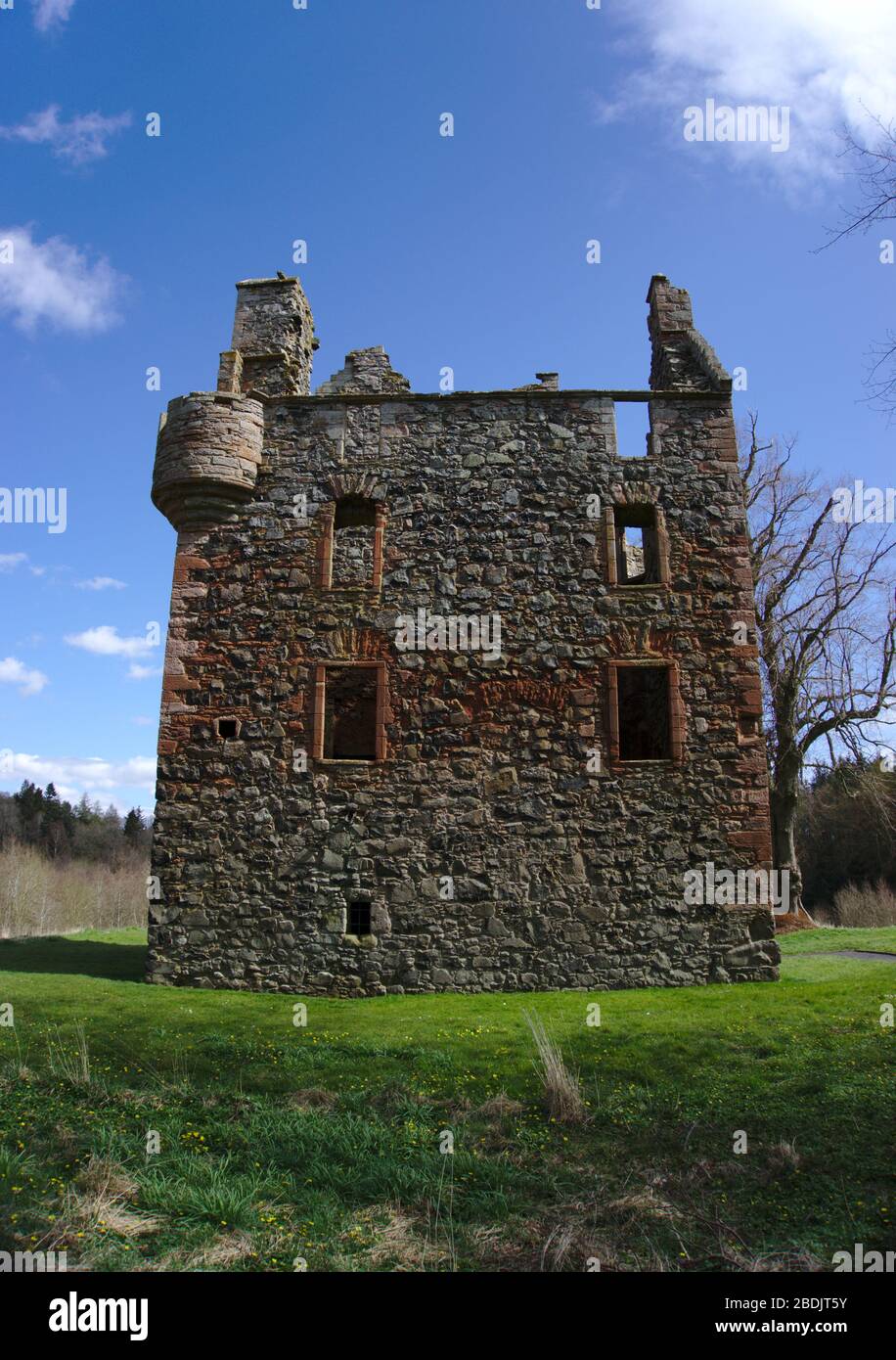 Außenansicht des zerstörten Greenknewe Tower aus dem 16. Jahrhundert in der Nähe von Gordon, Berwickshire, Scottish Borders, Großbritannien Stockfoto