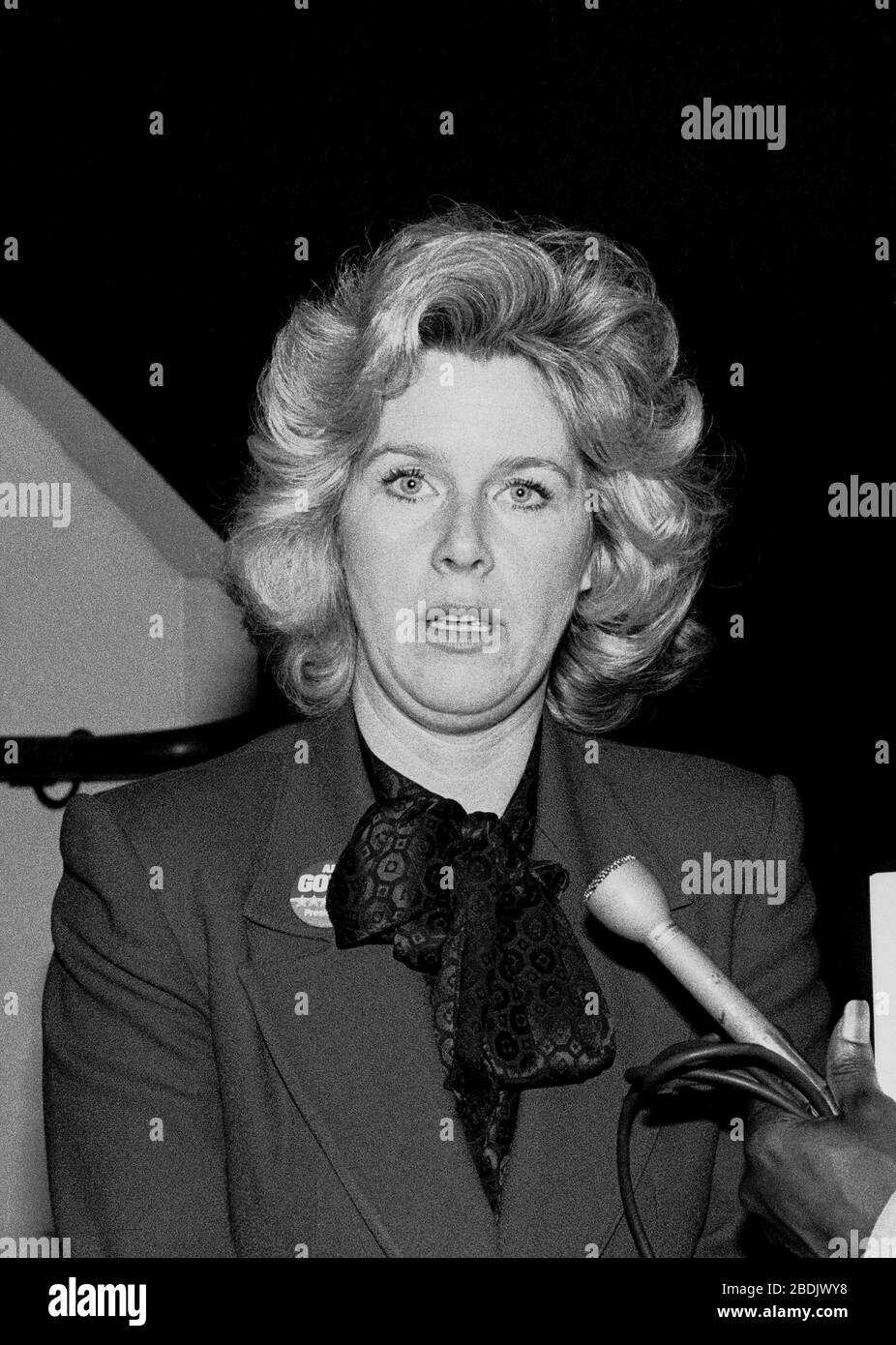 Mary Elizabeth Tipper Gore kämpft im März 1988 für ihren Mann im Saint  Francise Yacht Club in San Francisco, Kalifornien Stockfotografie - Alamy