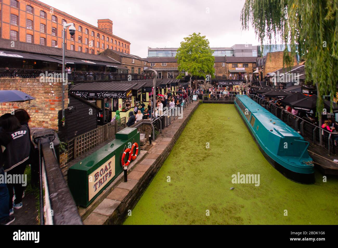 London, Großbritannien - 31. Juli 2019. Der London Borough of Camden Town, der am besten für Camden Market bekannt ist, ist bei Touristen und Einheimischen beliebt Stockfoto