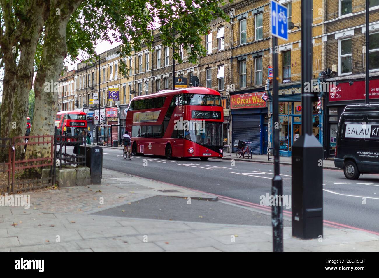 Straßenszenen aus dem London Borough of Hackney. Hackney ist ein großer Stadtteil im Osten Londons und wurde auch als Hackney Proper bezeichnet. Stockfoto