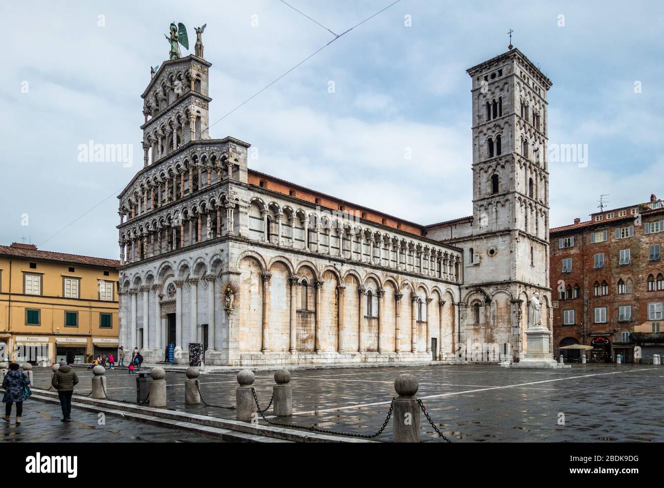 Blick auf die Basilika San Michele in Foro. Lucca, Toskana, Italien, November 2019 Stockfoto