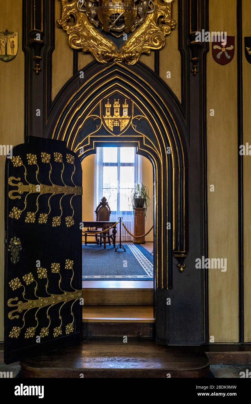 Dekorative Tür im Inneren des Alten Rathauses in Prag Tschechische Republik Stockfoto