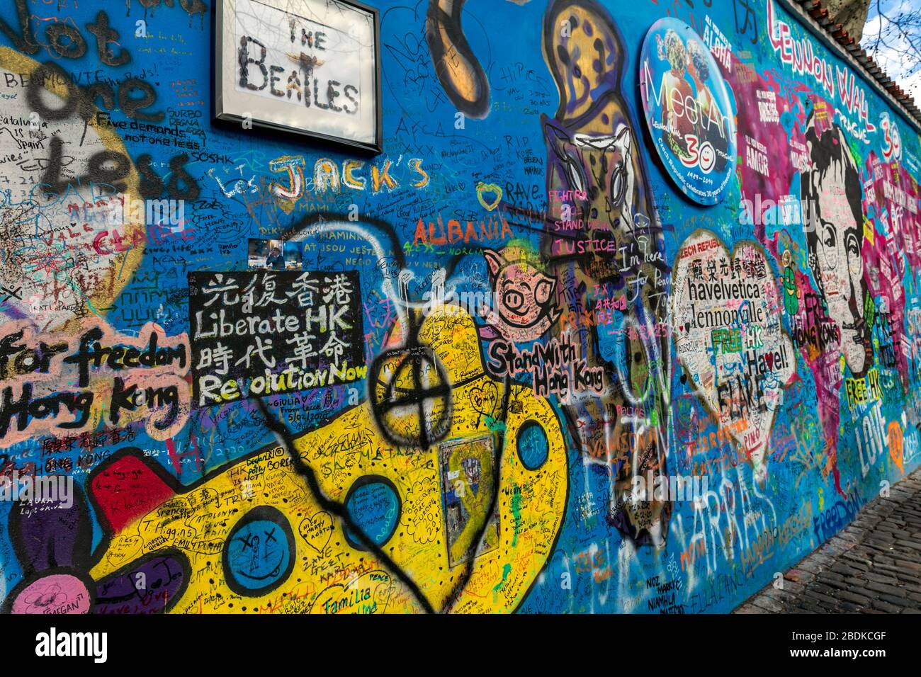 Die "John Lennon Mauer", Mala Strana ("kleine Viertel"), Prag, Tschechische Republik. Stockfoto