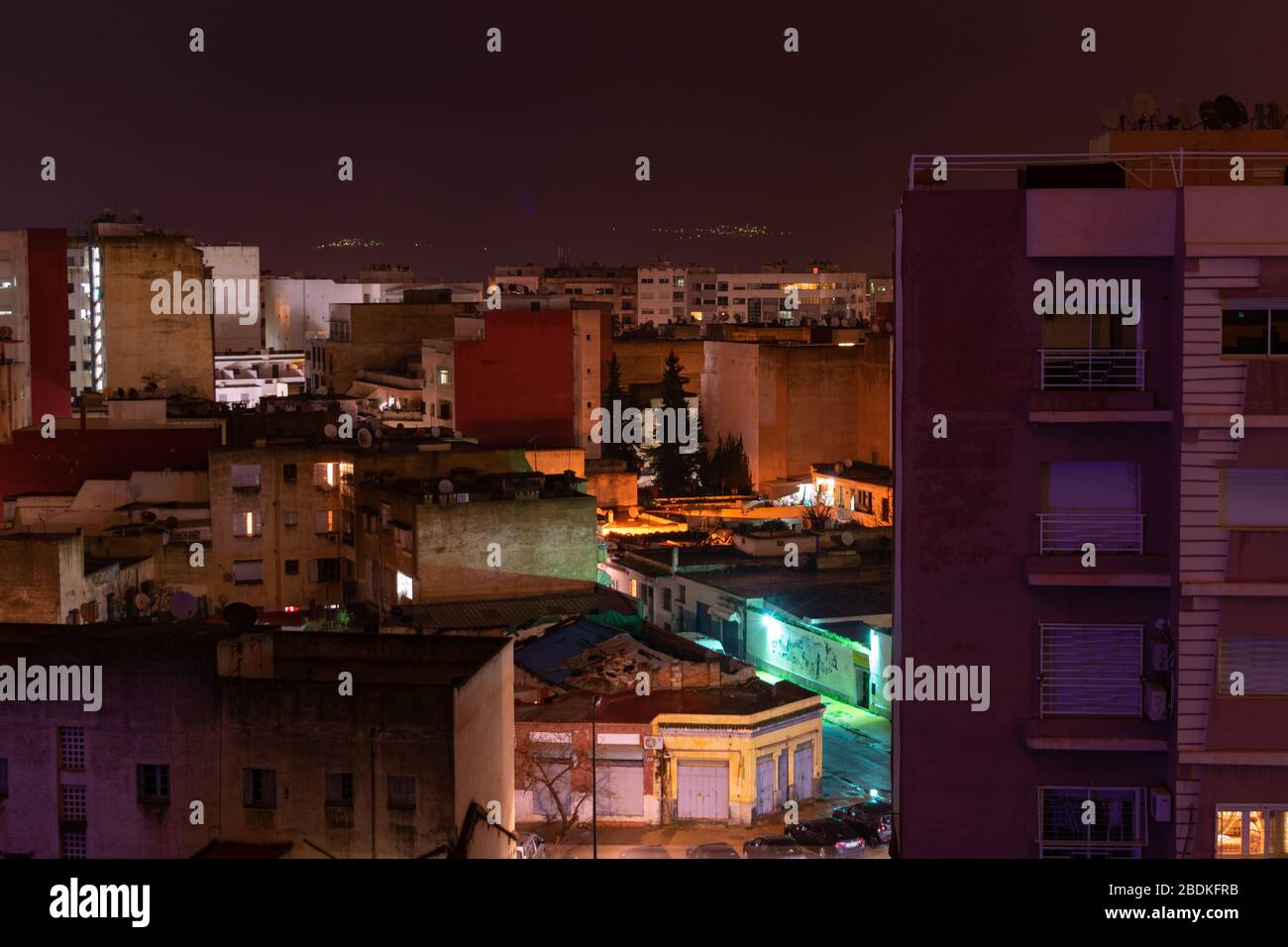 Meknes Morocco Building und Skyscraper Scene bei Nacht Stockfoto