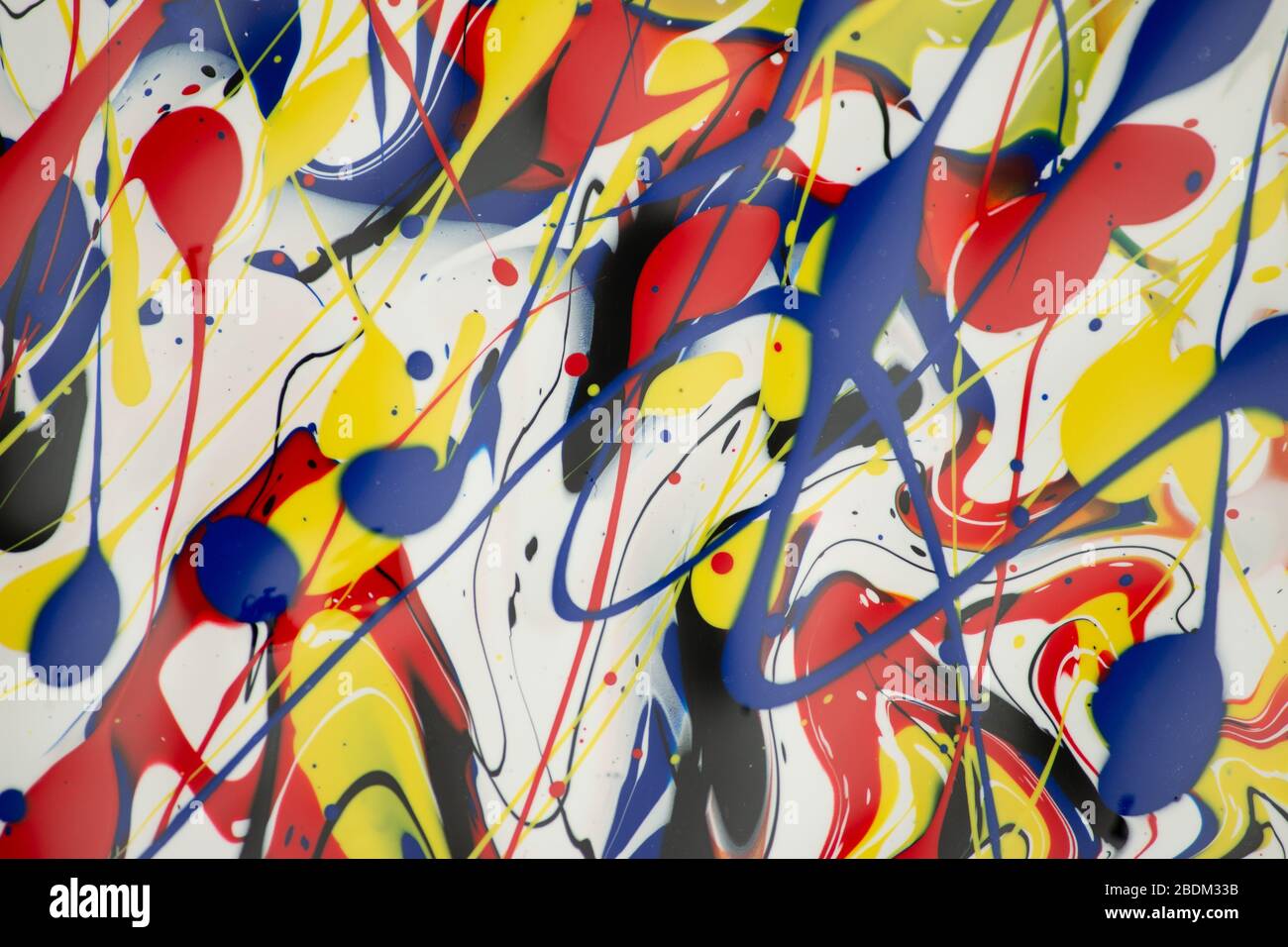 Abstrakte Malerei, Zeitgenössische gemalte Kunst Pice, bunte Flüssigkeit wirbelnde Farben von Acrylfarben. Abstrakt Creative Illustration Hintergrund Stockfoto