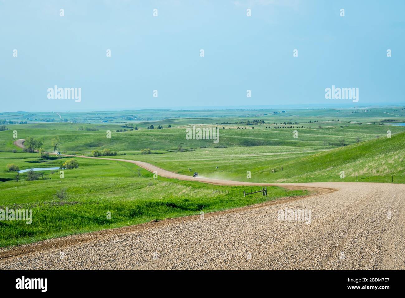 Ein langer Weg die Straße hinunter zum Bear Butte State Park, South Dakota Stockfoto