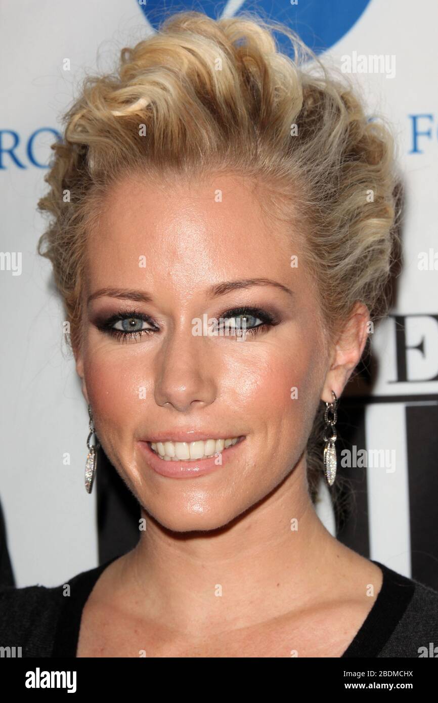 7. Dezember 2011, Beverly Hills, CA, USA: LOS ANGELES - 7. Oktober: Kendra Wilkinson  bei der Divine Design Gala 2011 im Beverly Hilton Hotel am 7. Oktober 2011 in Beverly Hills, CA (Credit Image: © Kay Blake/ZUMA Wire) Stockfoto