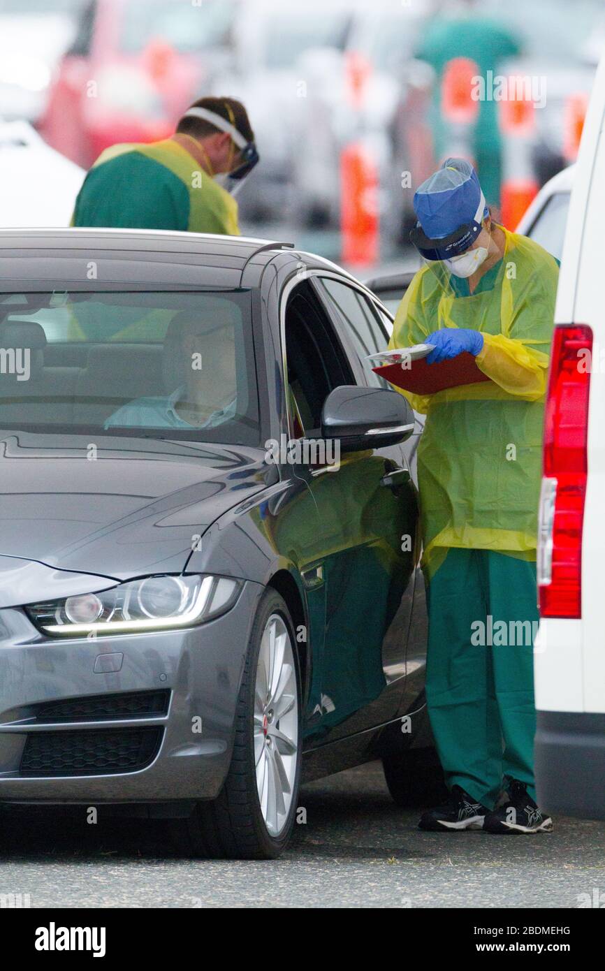 Bondi Beach, Australien, 9. April 2020. Bondi Beach in Australien, ein Hotspot für die Verbreitung des Coronavirus, hat ein schnelles Drive-Through-Pop-up-Testzentrum COVID-19 ins Leben gerufen. Abgebildet: Die Bondi Beach Pop-up-Testeinrichtung für Durchfahrt-Patienten. Kredit: Robert Wallace/Alamy Live News Stockfoto