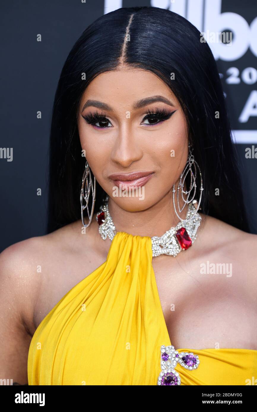 (DATEI) Cardi B und Fashion Nova geben 1.000 US-Dollar pro Stunde inmitten einer Coronavirus COVID-19-Pandemie ab. Fashion Nova und Cardi B spenden in den nächsten 42 Tagen 1.000 Dollar pro Stunde, bis sie den Betroffenen der Coronavirus-Pandemie 1 Million Dollar gegeben haben. LAS VEGAS, NEVADA, USA - 1. MAI: Rapper Cardi B (Belcalis Marlenis Almanzar), der ein Moschino von Jeremy Scott Oberteil trägt und Rock kommt bei den Billboard Music Awards 2019, die am 1. Mai 2019 in der MGM Grand Garden Arena in Las Vegas, Nevada, Vereinigte Staaten abgehalten werden. (Foto von Xavier Collin/Image Press Agency) Stockfoto