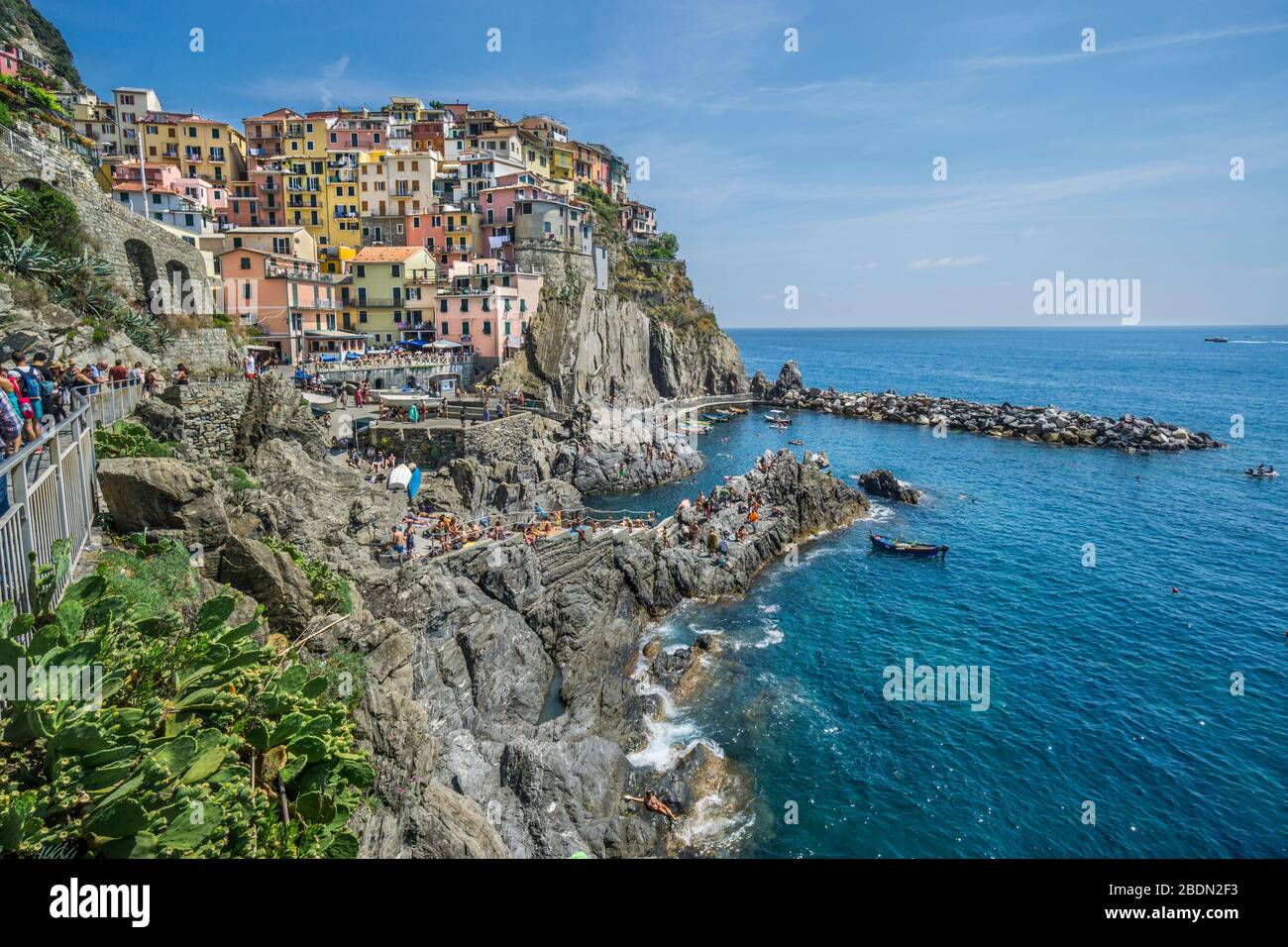 Hafen von Manarola in der Cinque Terre, Ligurische Riviera di Levante, Ligurien, Italien Stockfoto